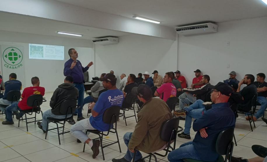 Treinamento na Ceasa Londrina para conscientização de Operadores de Empilhadeiras
