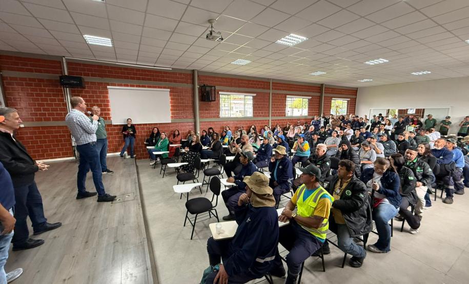 Diretor-presidente reúne equipe para agradecer conquista histórica