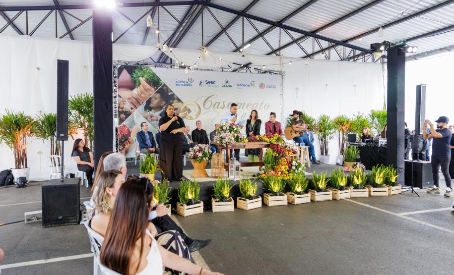Casamento coletivo reúne 403 casais e mais de 4 mil pessoas na Ceasa Curitiba