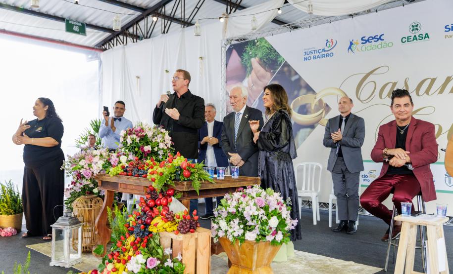 Casamento coletivo reúne 403 casais e mais de 4 mil pessoas na Ceasa Curitiba