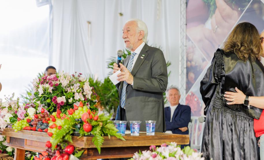 Casamento coletivo reúne 403 casais e mais de 4 mil pessoas na Ceasa Curitiba