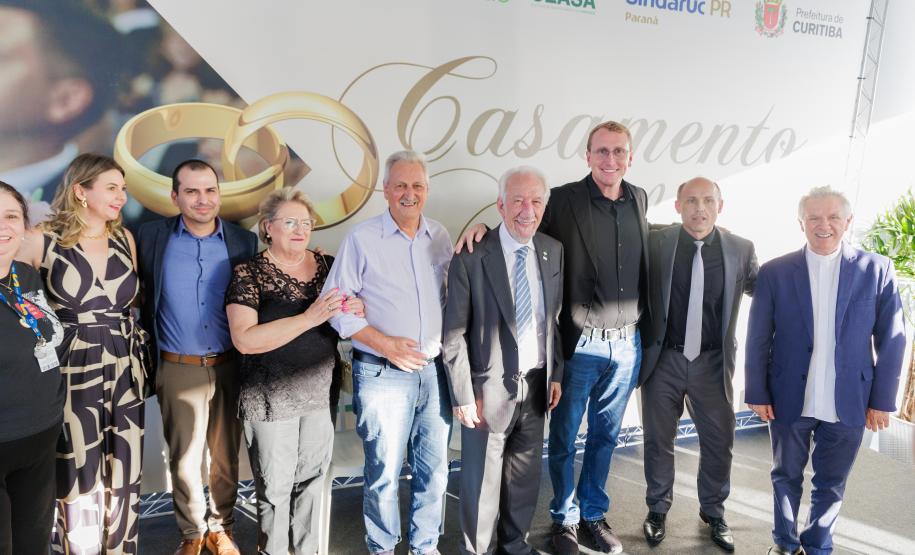 Casamento coletivo reúne 403 casais e mais de 4 mil pessoas na Ceasa Curitiba