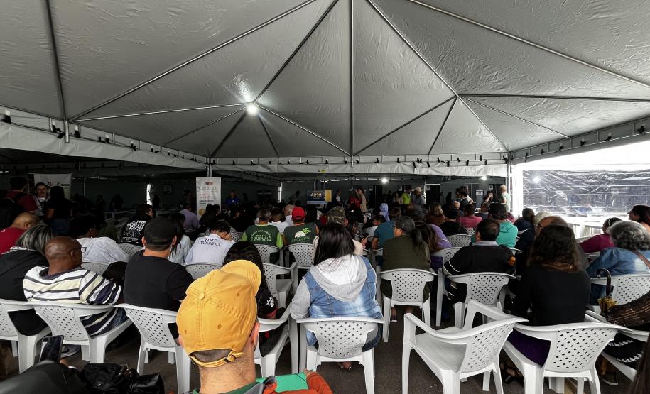 Casamento coletivo reúne 403 casais e mais de 4 mil pessoas na Ceasa Curitiba