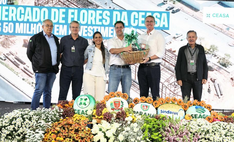 Ratinho Junior assina ordem de serviço do novo Mercado de Flores da Ceasa Curitiba