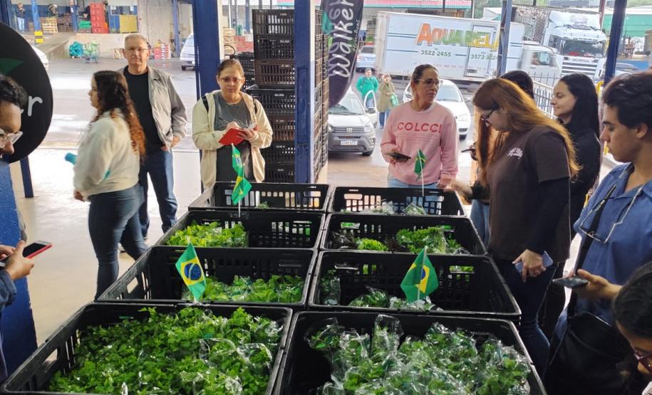 Estudantes do curso de Gastronomia do IFPR visitam a Ceasa de Foz do Iguaçu