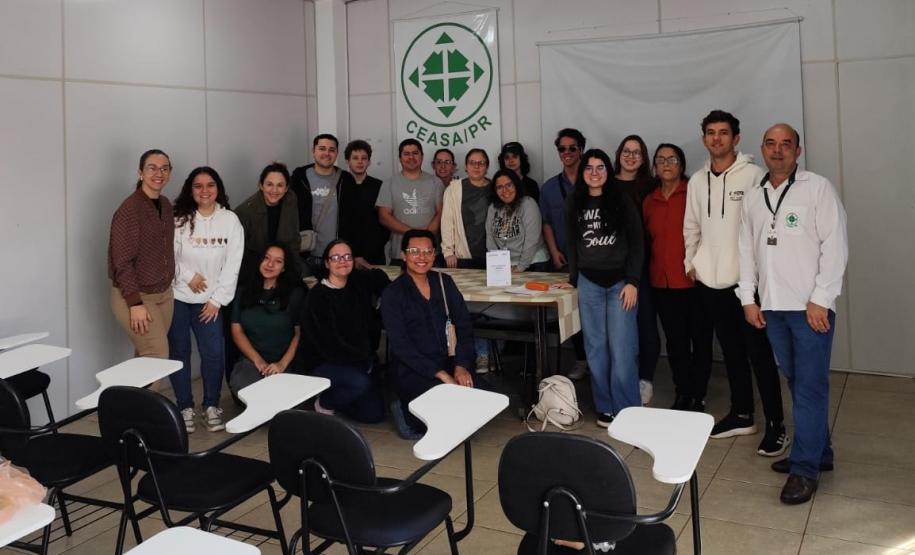 Estudantes do curso de Gastronomia do IFPR visitam a Ceasa de Foz do Iguaçu