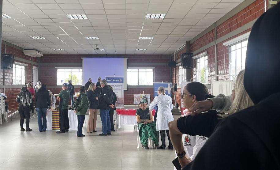 Ação de saúde na Ceasa Curitiba imuniza mais de 300 pessoas contra a gripe.