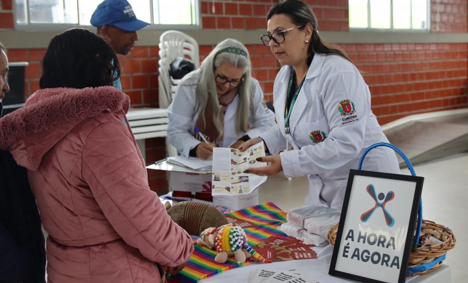 Ação de saúde na Ceasa Curitiba imuniza mais de 300 pessoas contra a gripe.