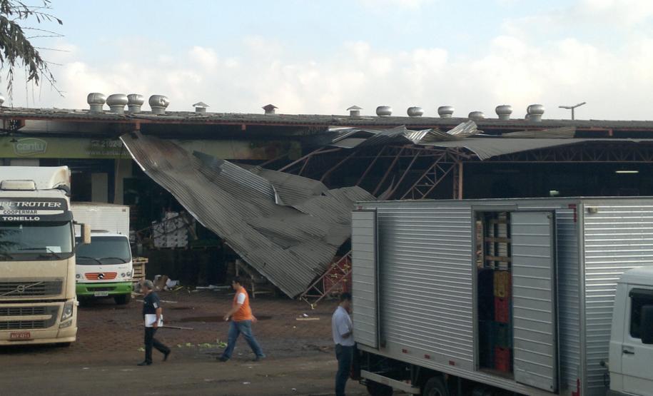 Ceasa de Maringa não para com vendaval